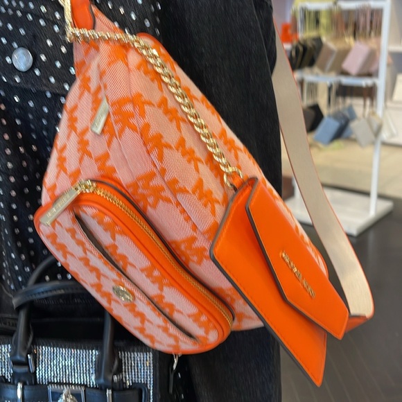 MICHAEL KORS
Maisie Large Logo 2-in-1 Sling Waist Fanny Pack Crossbody 
Poppy - Picture 13 of 16